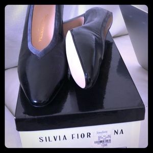 Patent Pumps with suede trim size 40